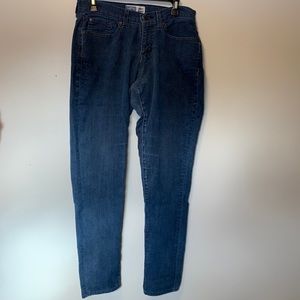 Levi’s signature curvy skinny waist 15 1/2” Length 31”